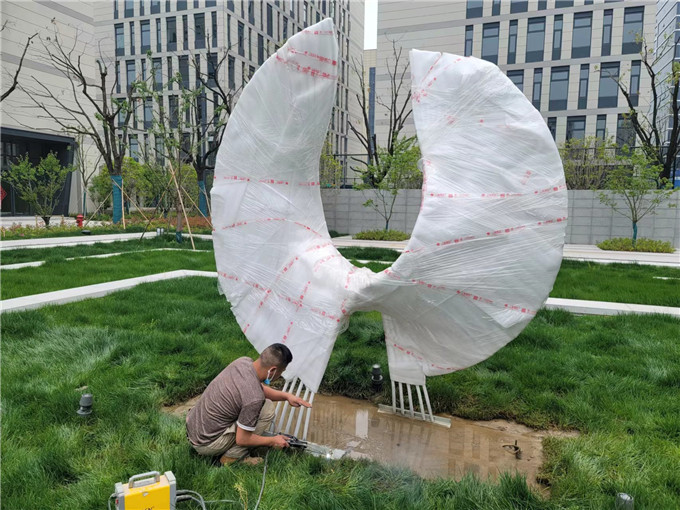 綠色生態雕塑的材料選擇有哪些常見的可再生材料？