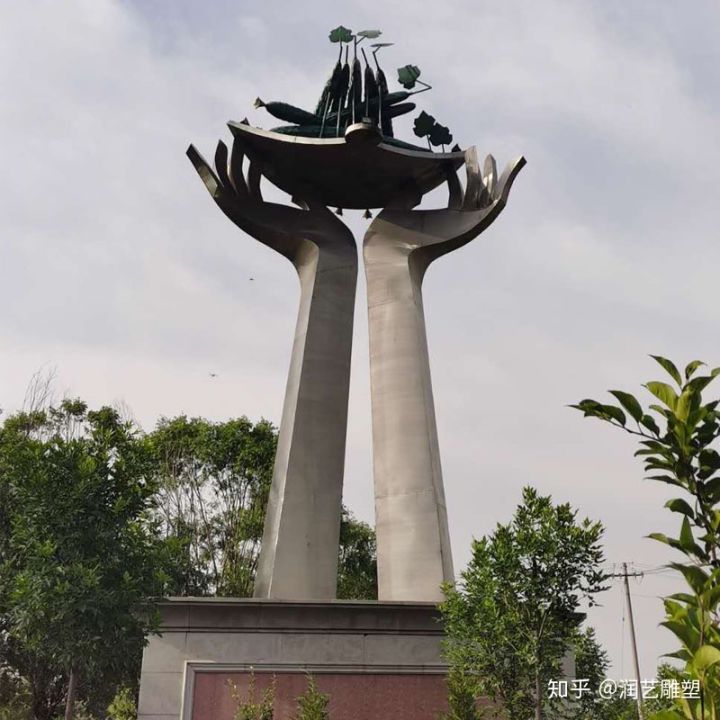 雕塑藝術(shù)工程中如何考慮材料耐久性?